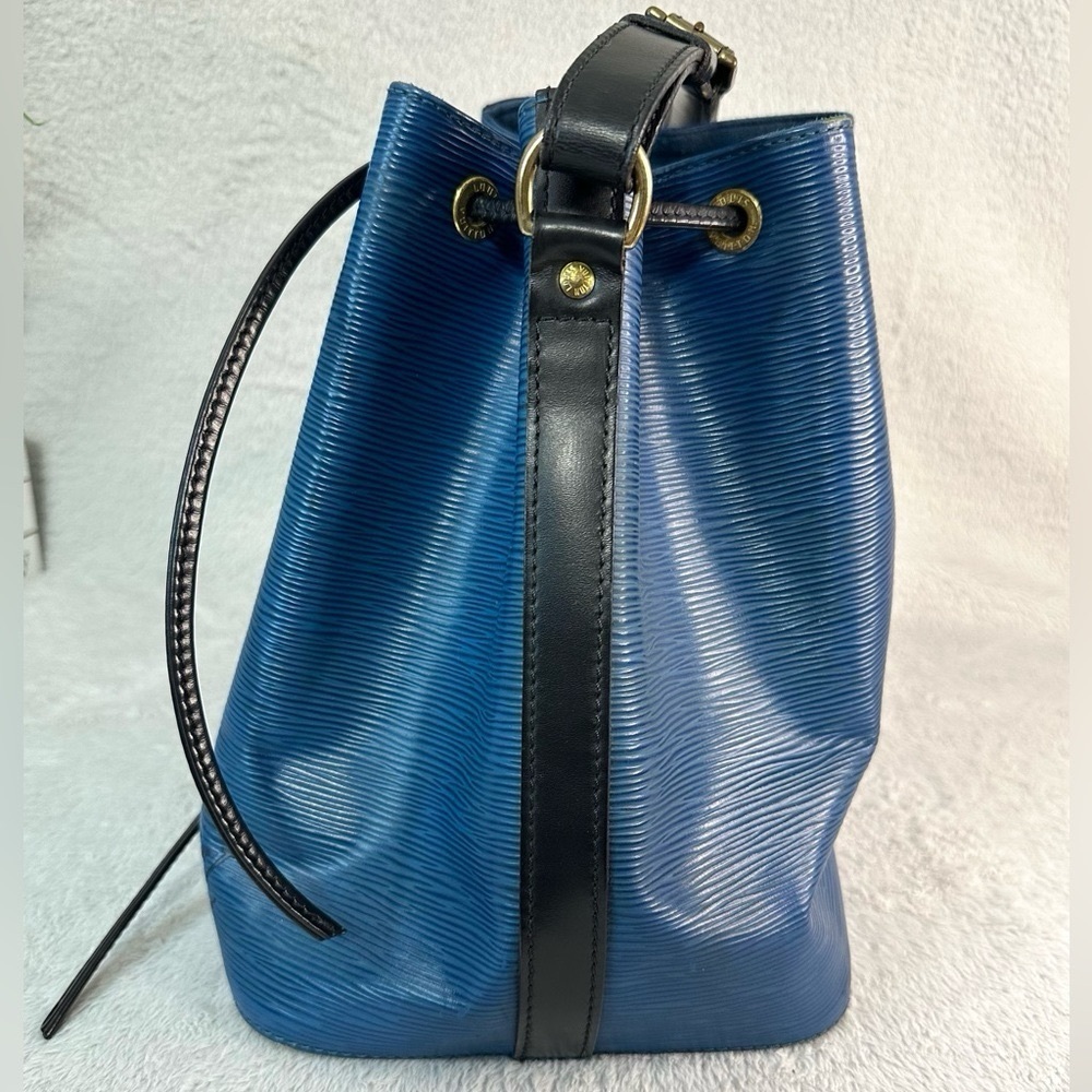 💙Vtg 90s LV Epi Leather Petit Noé Bucket Bag - Picture 5 of 16